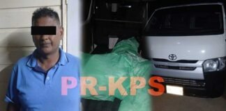 Stootgroep Regio West houdt smokkelaar aan; bootsman met vermoedelijk andere smokkelwaar weggevaren